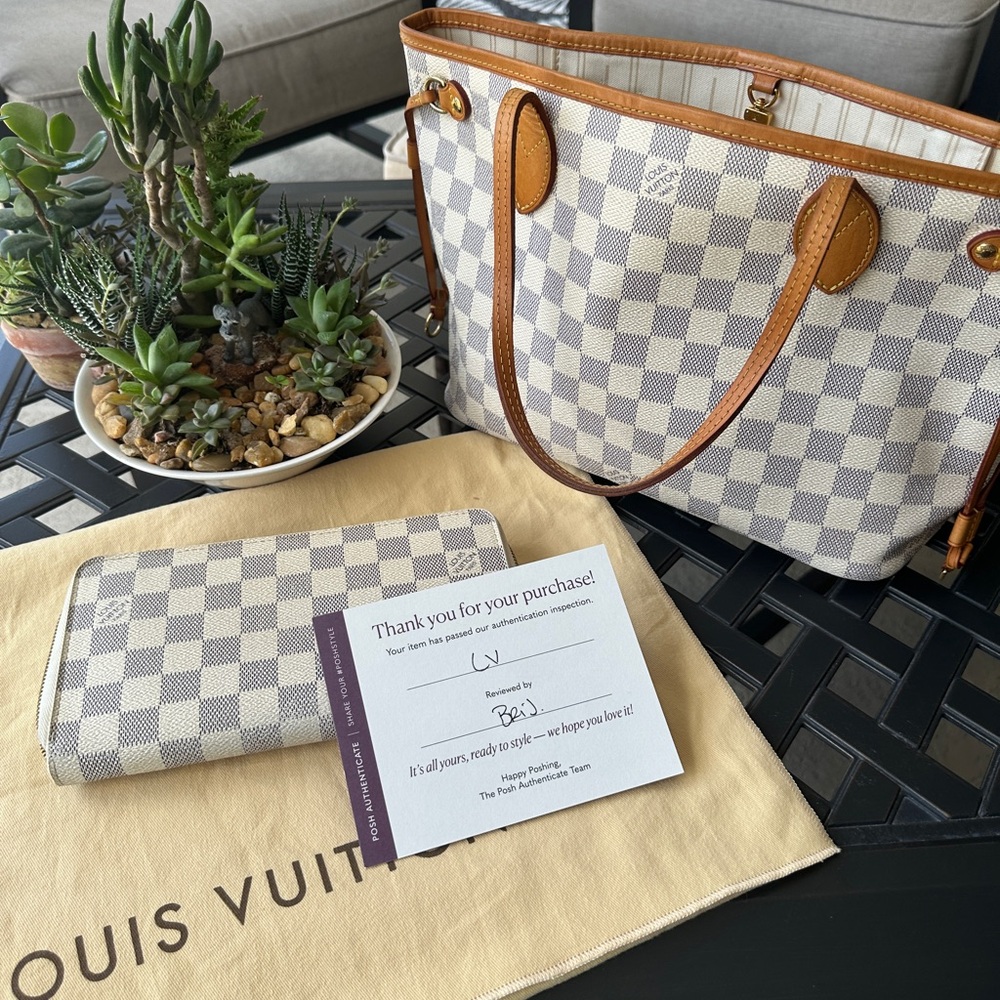Authenticated Louis Vuitton White and Blue Damier NEVERFULL PM TOTE